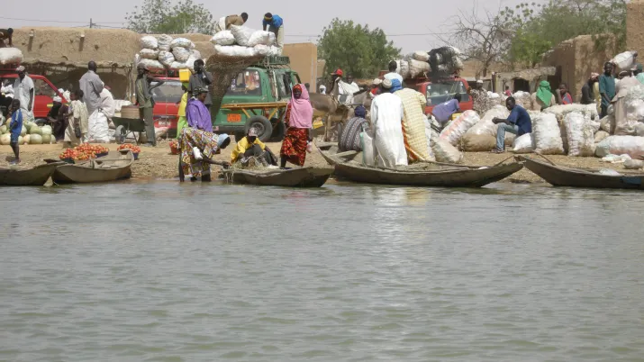 2008 Niger Ayorou Debarquadere Marche © Irene-Alvarez