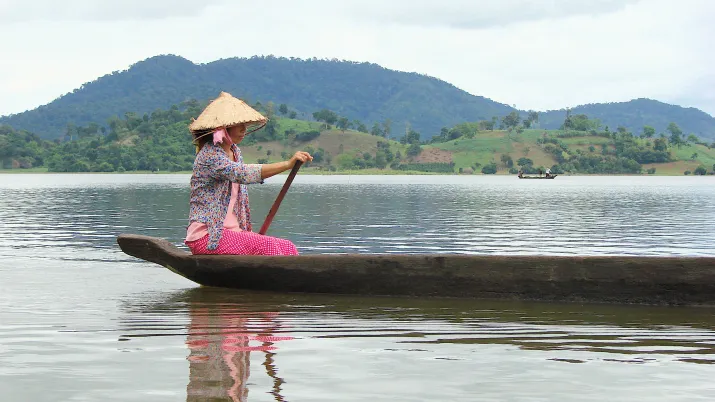 VIETNAM_barque_femme_AFD_Nils_Devernois 2