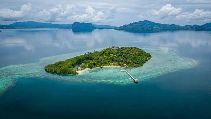 Shark Fin Bay Sulubaaii © Corinne Bourbeillon